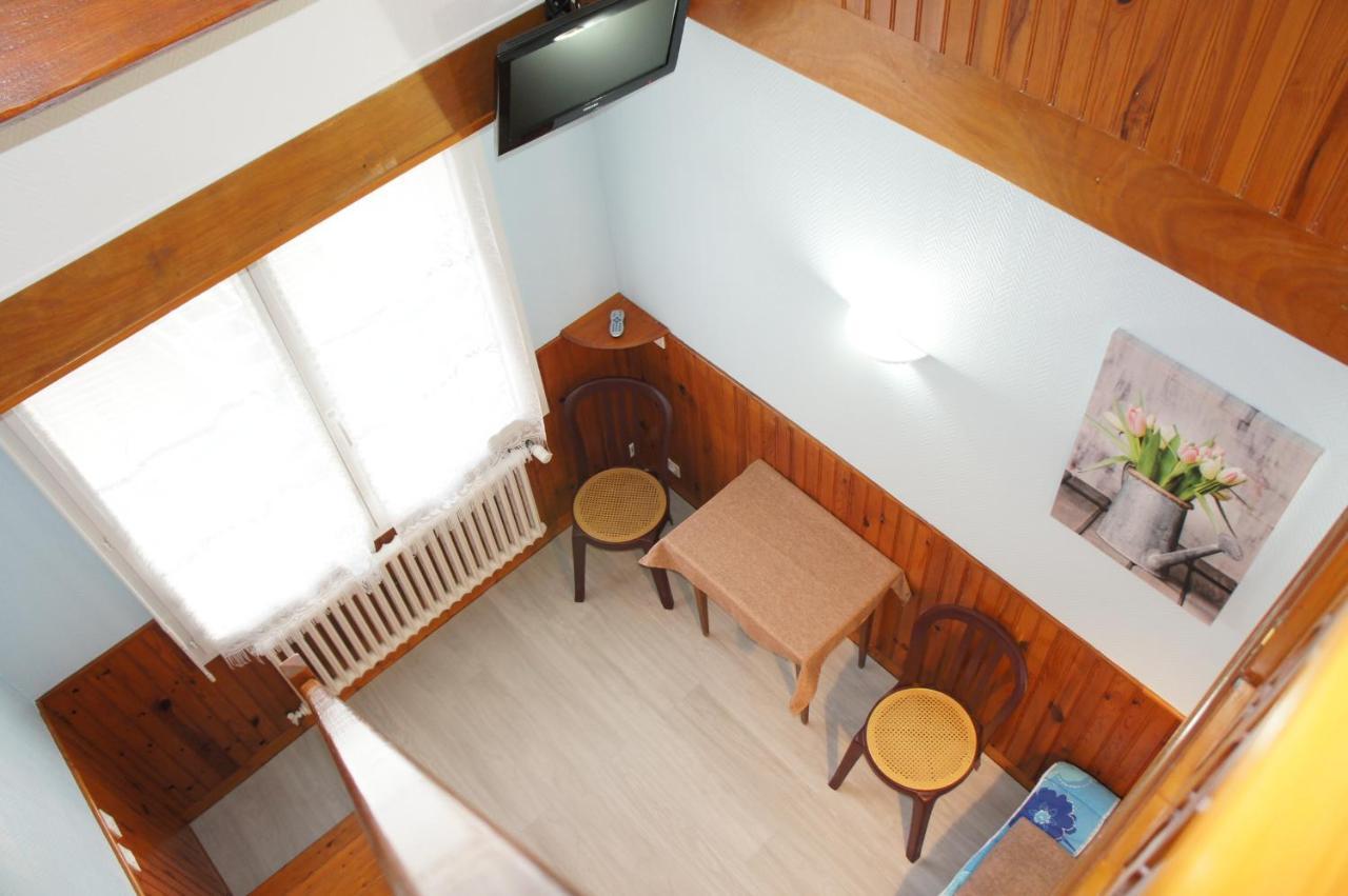 Hotel De La Place Germigny-des-Prés エクステリア 写真