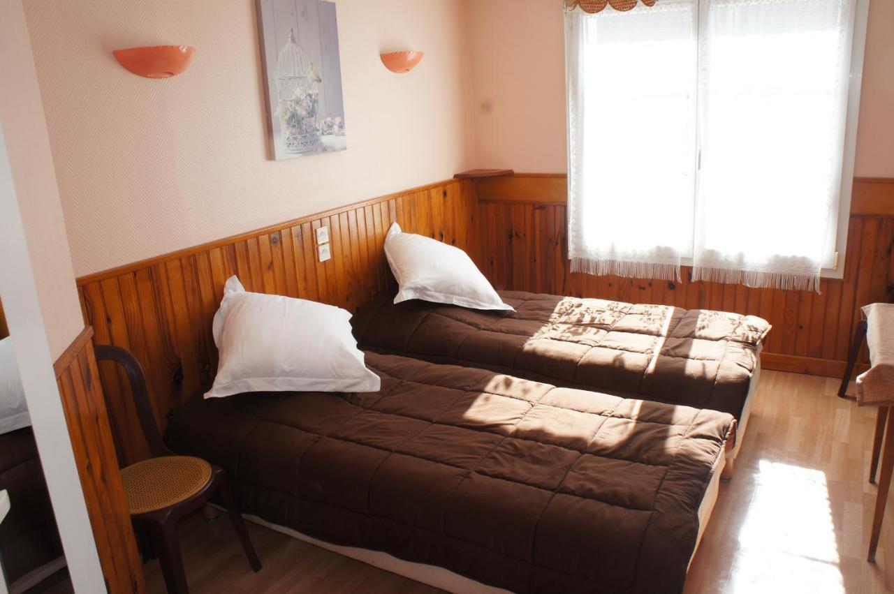 Hotel De La Place Germigny-des-Prés エクステリア 写真