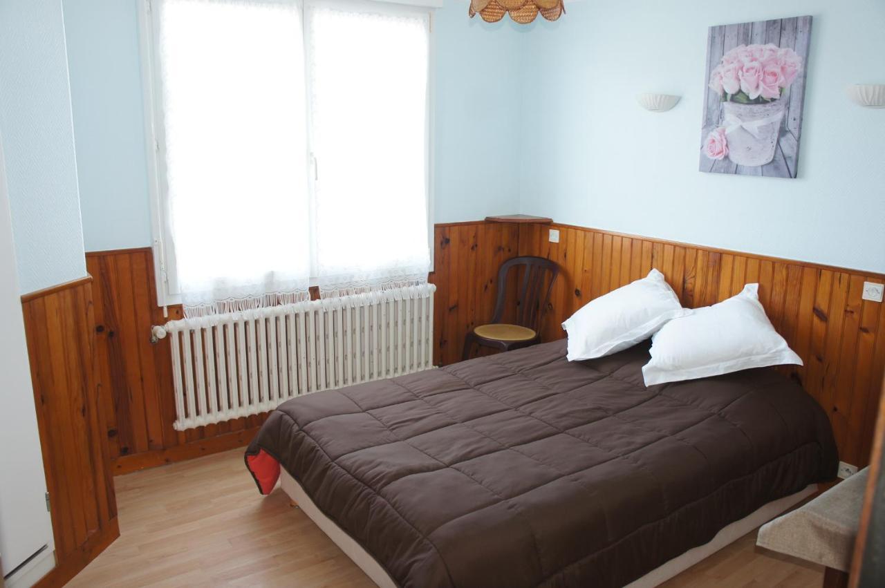 Hotel De La Place Germigny-des-Prés エクステリア 写真